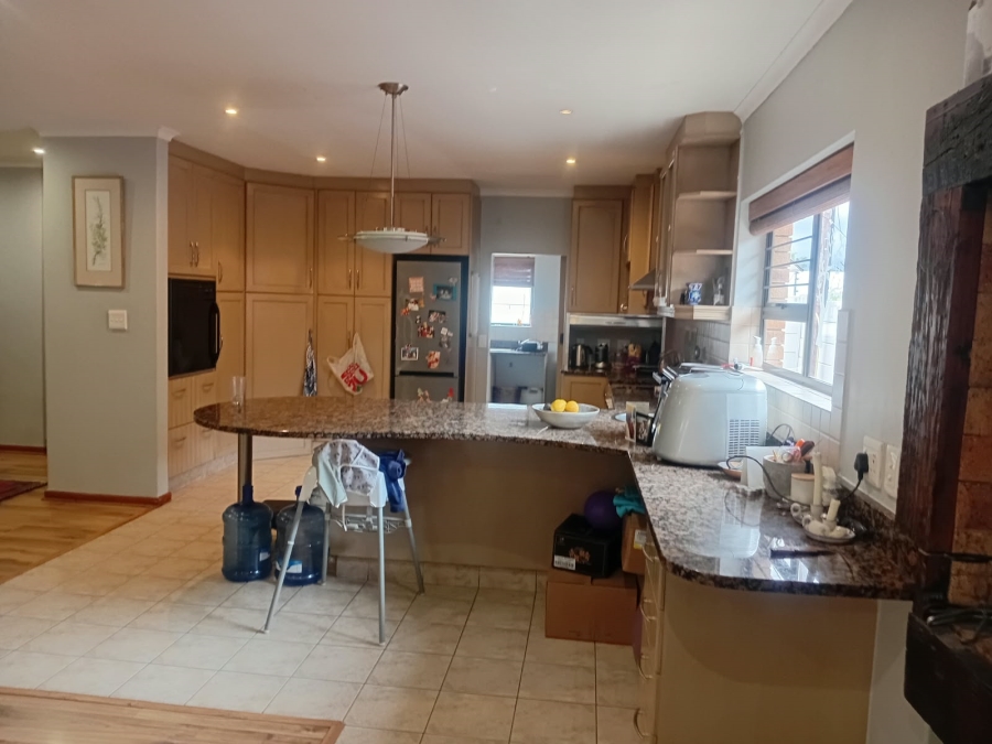 To Let 4 Bedroom Property for Rent in Twin Palms Western Cape